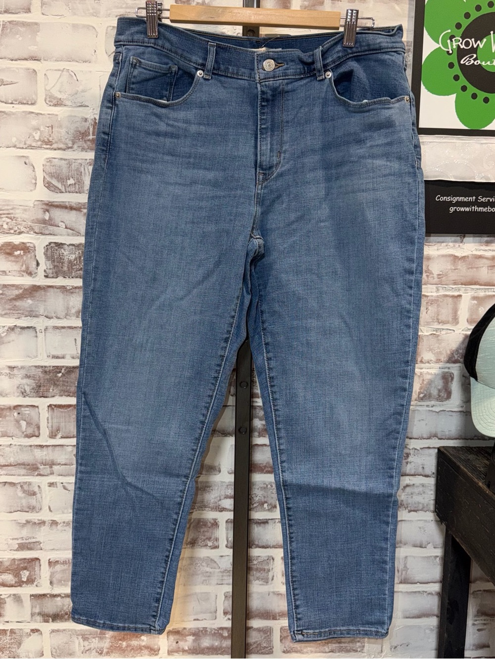 Levi's Women's Ankle Crop Jeans in Medium Blue Wash
